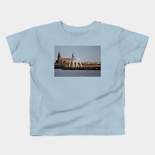'The Couple' at Newbiggin by the Sea (2) Kids T-Shirt